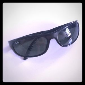 😎 Ray-Ban Sunglasses